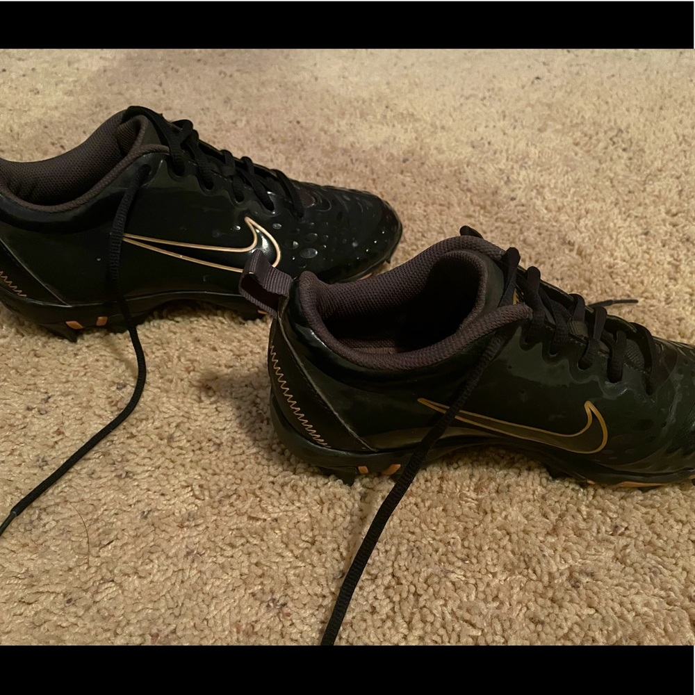 Nike, Softball cleats. Black with rose gold outline